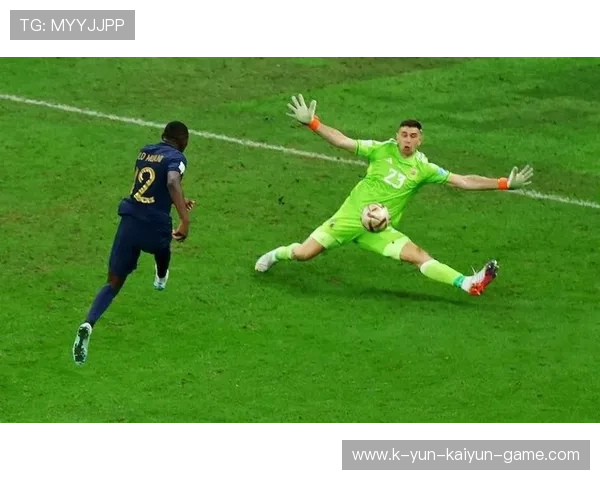 世界杯门将扑救集锦，神级瞬间震撼球迷