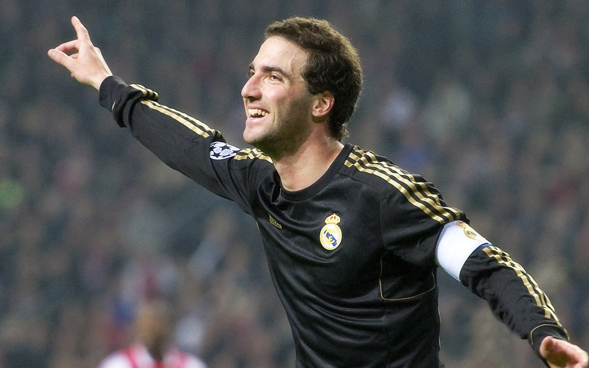 “武汉马拉松:全球选手争锋,冠军的悬念渐浓”